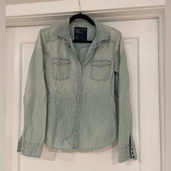 American Eagle Outfitters Jackets & Blazers - American Eagle Lightweight Denim Shaket